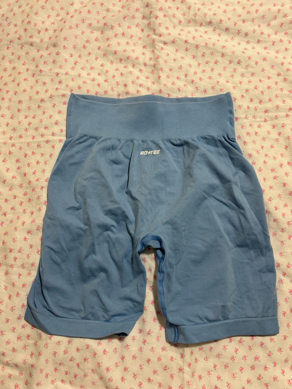 Bo+Tee workout shorts 
Size M